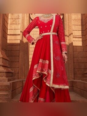 Lashkaraa Red Embroidered High Low Anarkali– Elegant Traditional Evening Wear